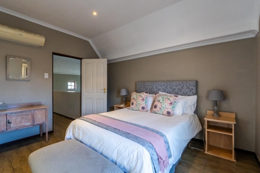 To Let 4 Bedroom Property for Rent in Franschhoek Western Cape